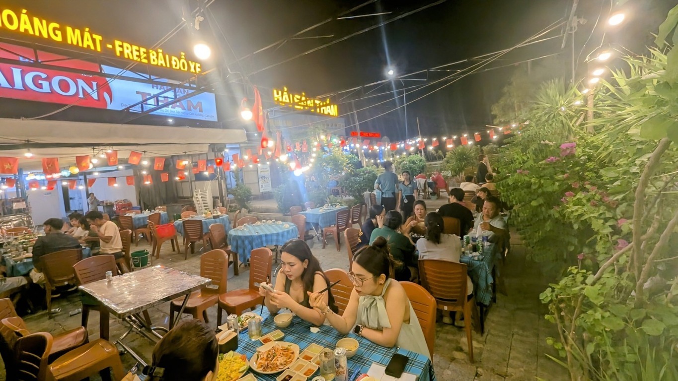 Tại Sao Hải Sản Cam Ranh Lại Có Sức Hút Đặc Biệt Với Du Khách